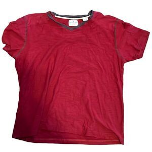 Th red and cloth red distressed tea, V-neck size large
